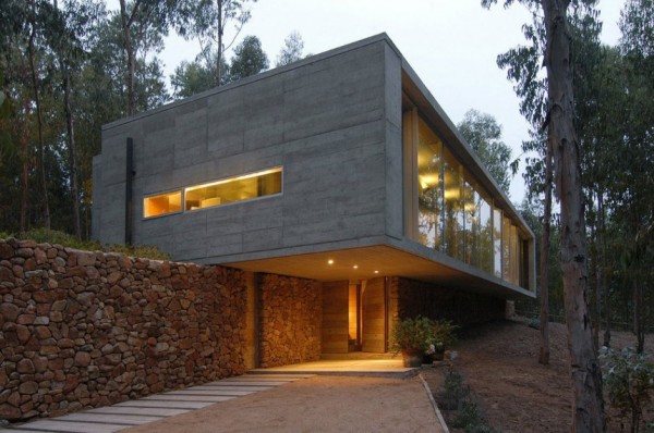 An Urban Playful House in Chile (18)