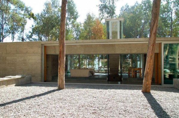 An Urban Playful House in Chile (12)
