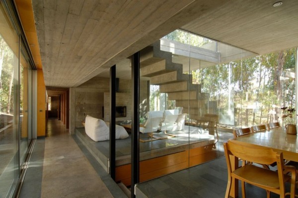An Urban Playful House in Chile (10)