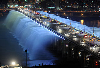 330px-Rainbow_fountain_Seoul