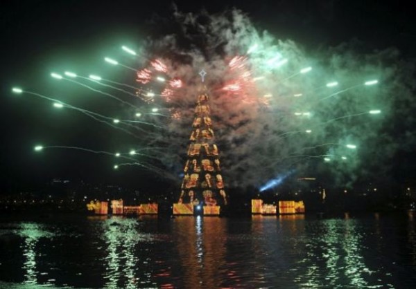 Rio's Floating Christmas Tree