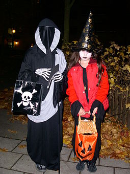 255px-Trick_or_treat_in_sweden